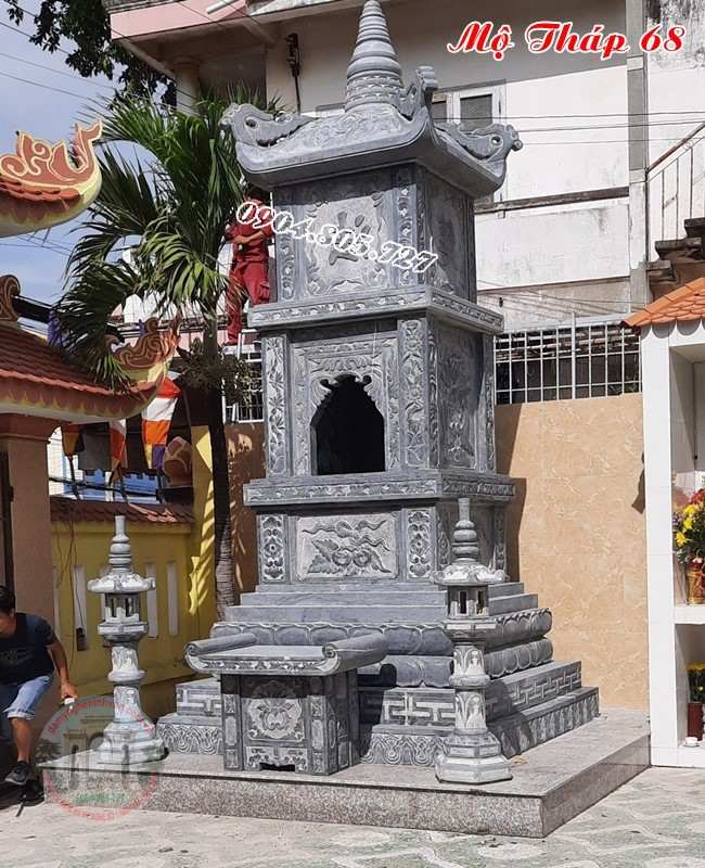 Tháp mộ đá để tro cốt tại Cần Thơ.