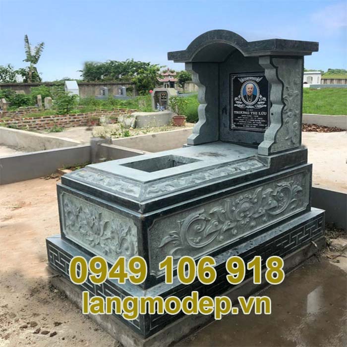 Mẫu mộ có mái che đá xanh rêu đẹp năm 2023
