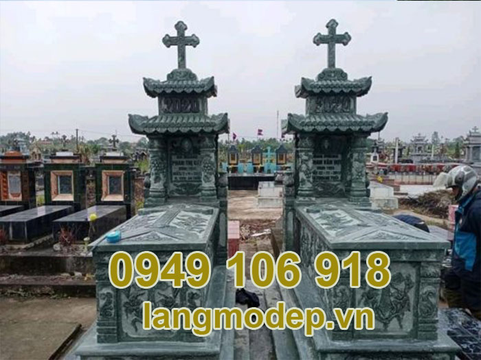 Mẫu mộ có mái che đá xanh rêu đẹp năm 2023