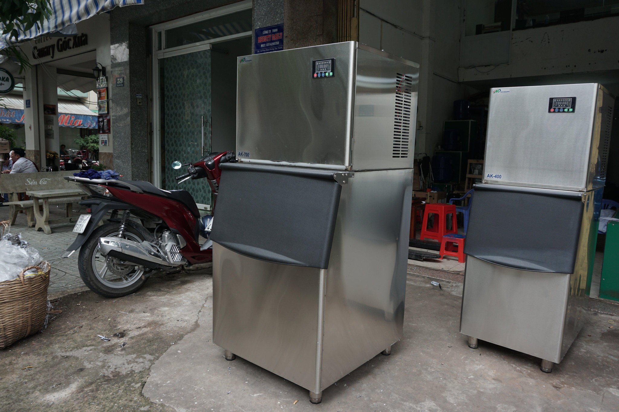 Xả kho giá rẻ máy đá viên khối lượng 310kg/24h