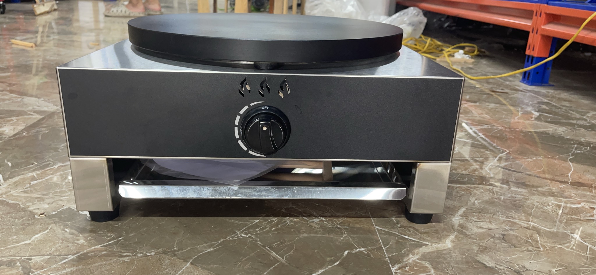 Máy làm bánh crepe mặt tròn thân vuông dùng ga