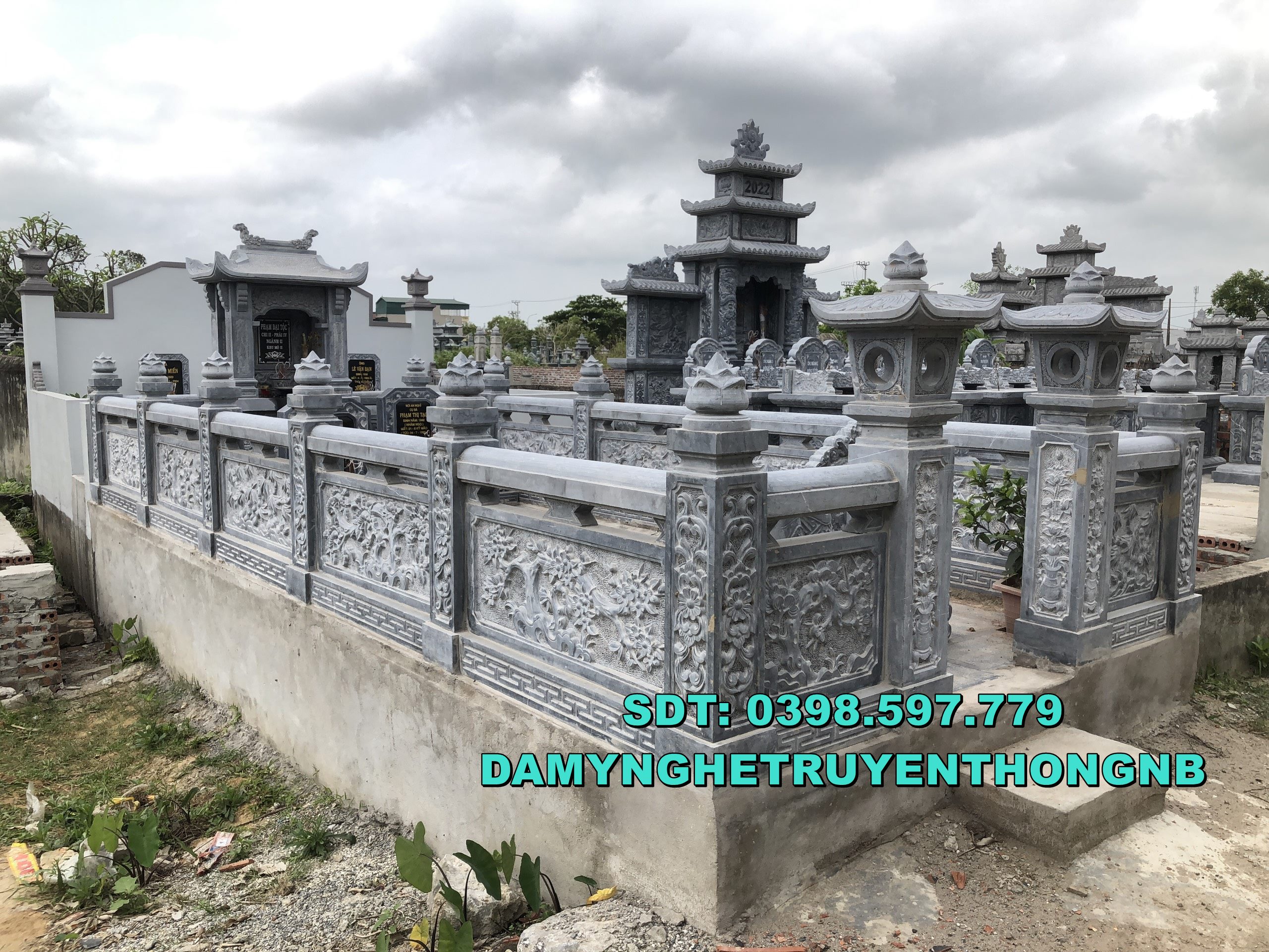 khuộn viên khu lăng mộ đá cao cấp lắp đặt tại quảng tri