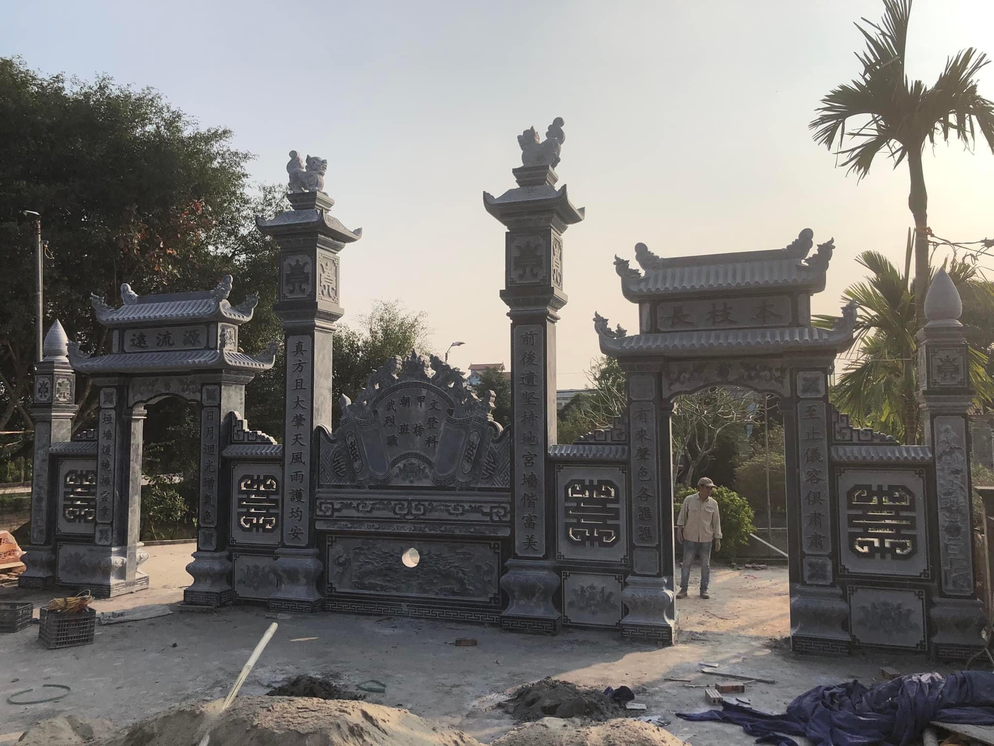 cổng tam quan nhà thờ hoj xây cổng khu lăng mộ bằng đá xanh khối đẹp
