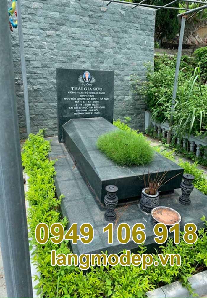 Mộ không mái đá xanh rêu thiết kế đẹp 2023
