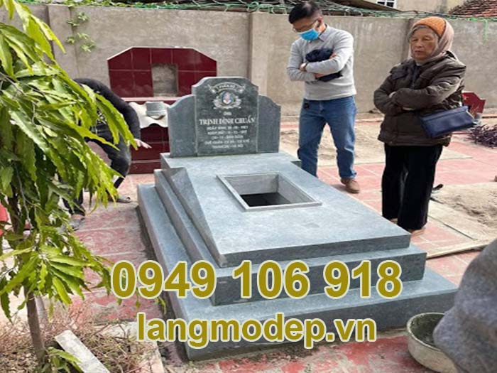 Mộ không mái đá xanh rêu thiết kế đẹp 2023