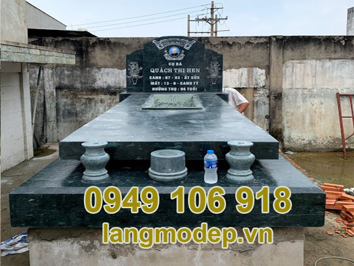 Mộ không mái đá xanh rêu thiết kế đẹp 2023