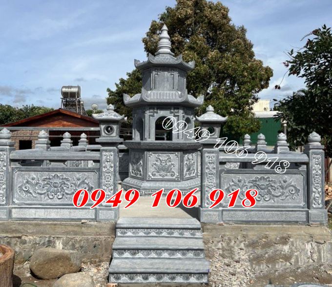 Bản tháp lục lăng để tro cốt bằng đá tại Miền Tây