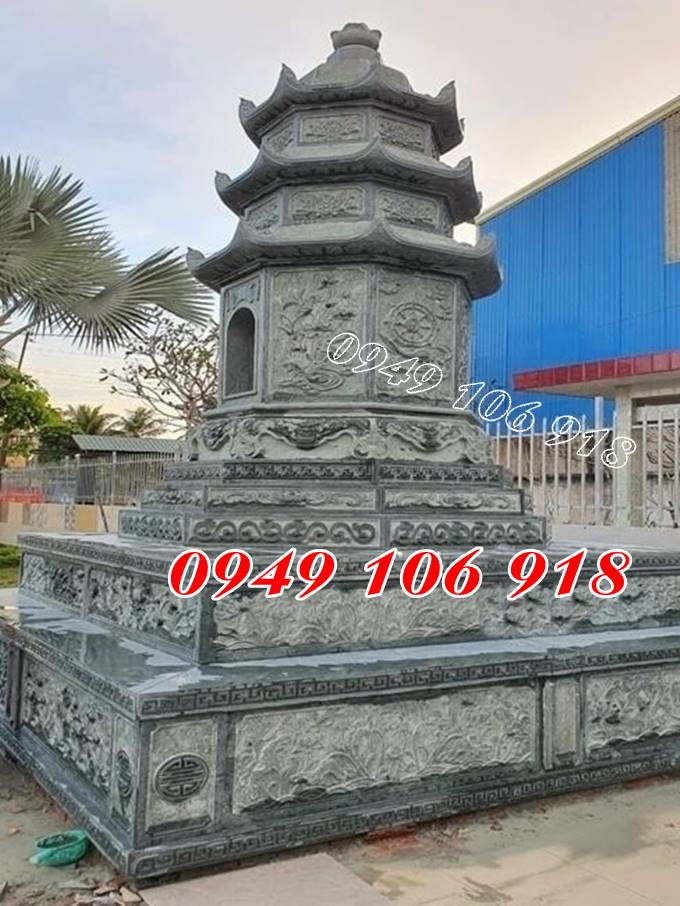Bản tháp lục lăng để tro cốt bằng đá tại Miền Tây