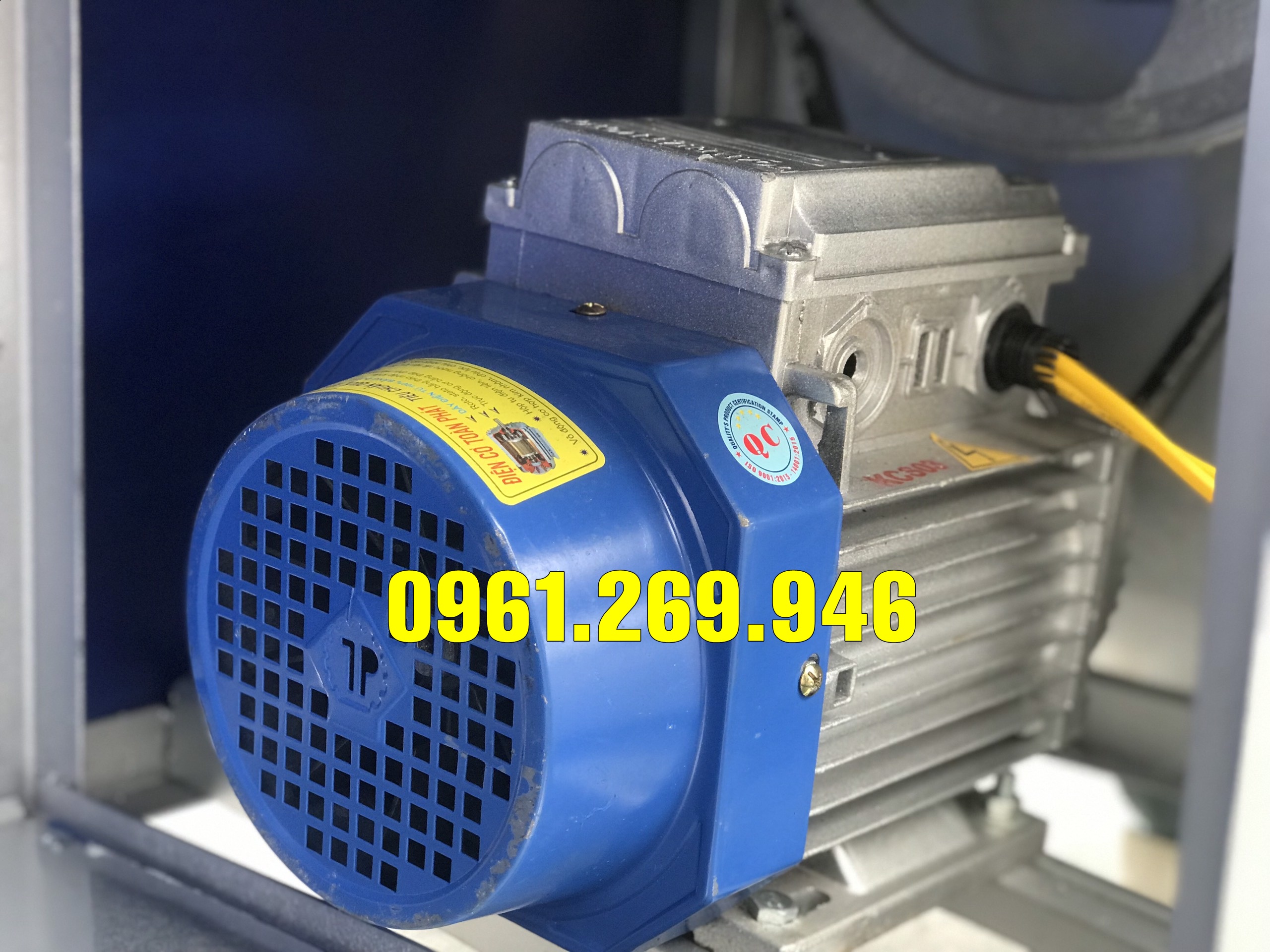 Xe ép nước mía bàn dài 1100w quả lô inox ép 1 lần