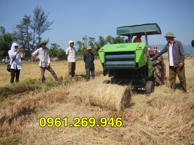 Máy cuốn rơm Vinmax 850 gắn cho máy cày 20-50HP