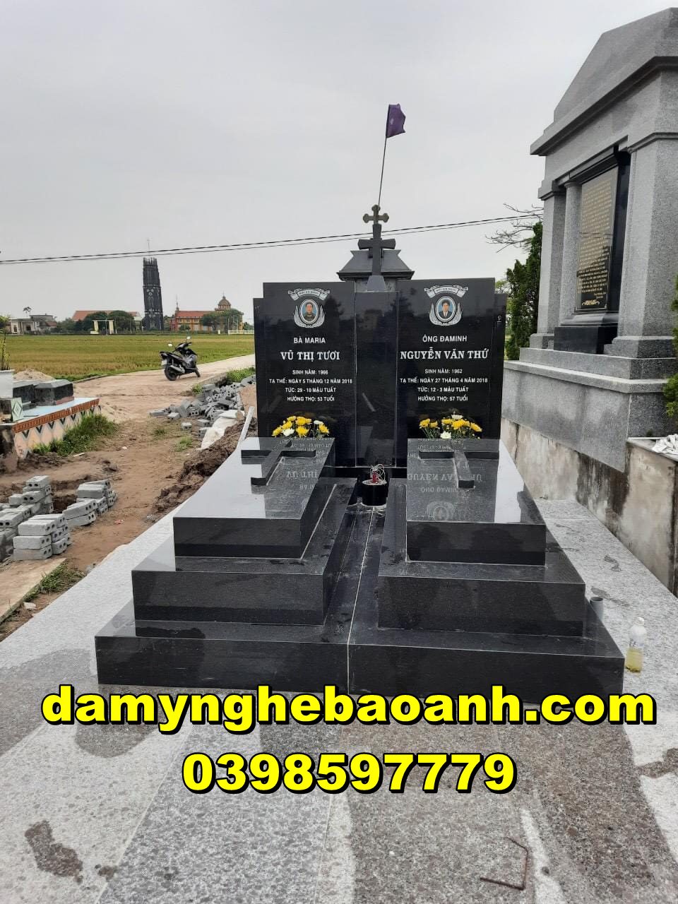 lắp mộ đá granite nguyên khối đẹp cho ông bà tại huế