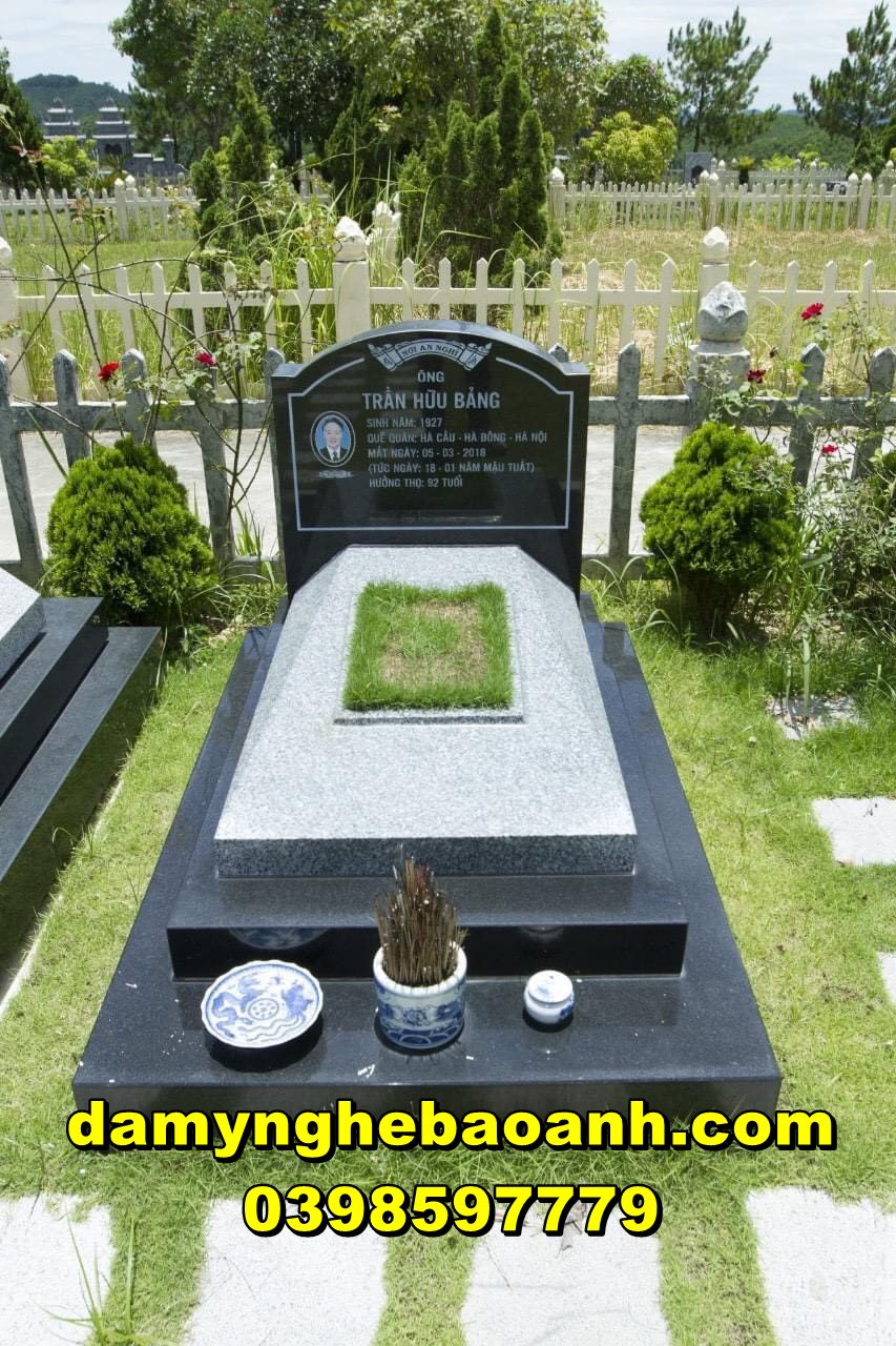 lắp mộ đá granite nguyên khối đẹp cho ông bà tại huế