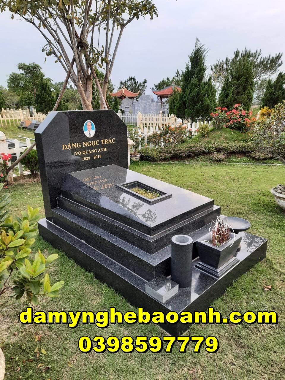 lắp mộ đá granite nguyên khối đẹp cho ông bà tại huế
