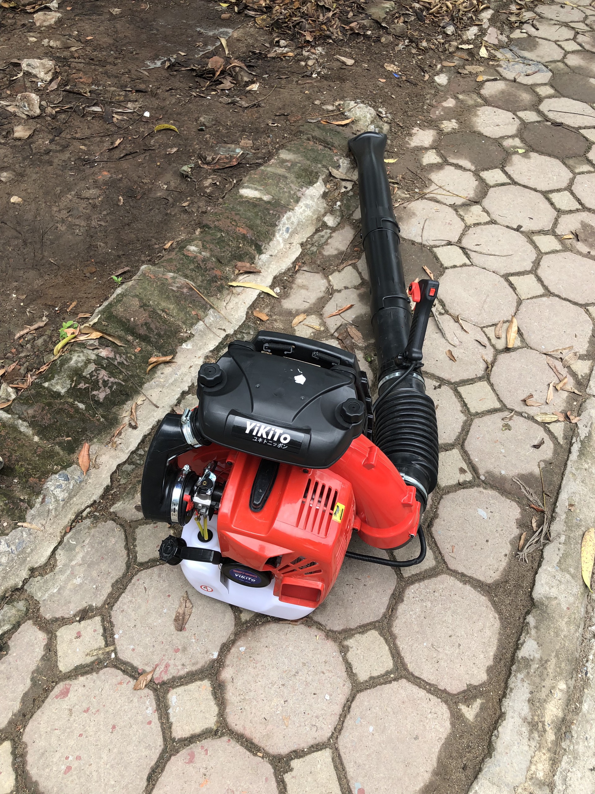 Máy thổi lá cây, thổi bụi đường Yikito EB7660 chính hãng, siêu khỏe.