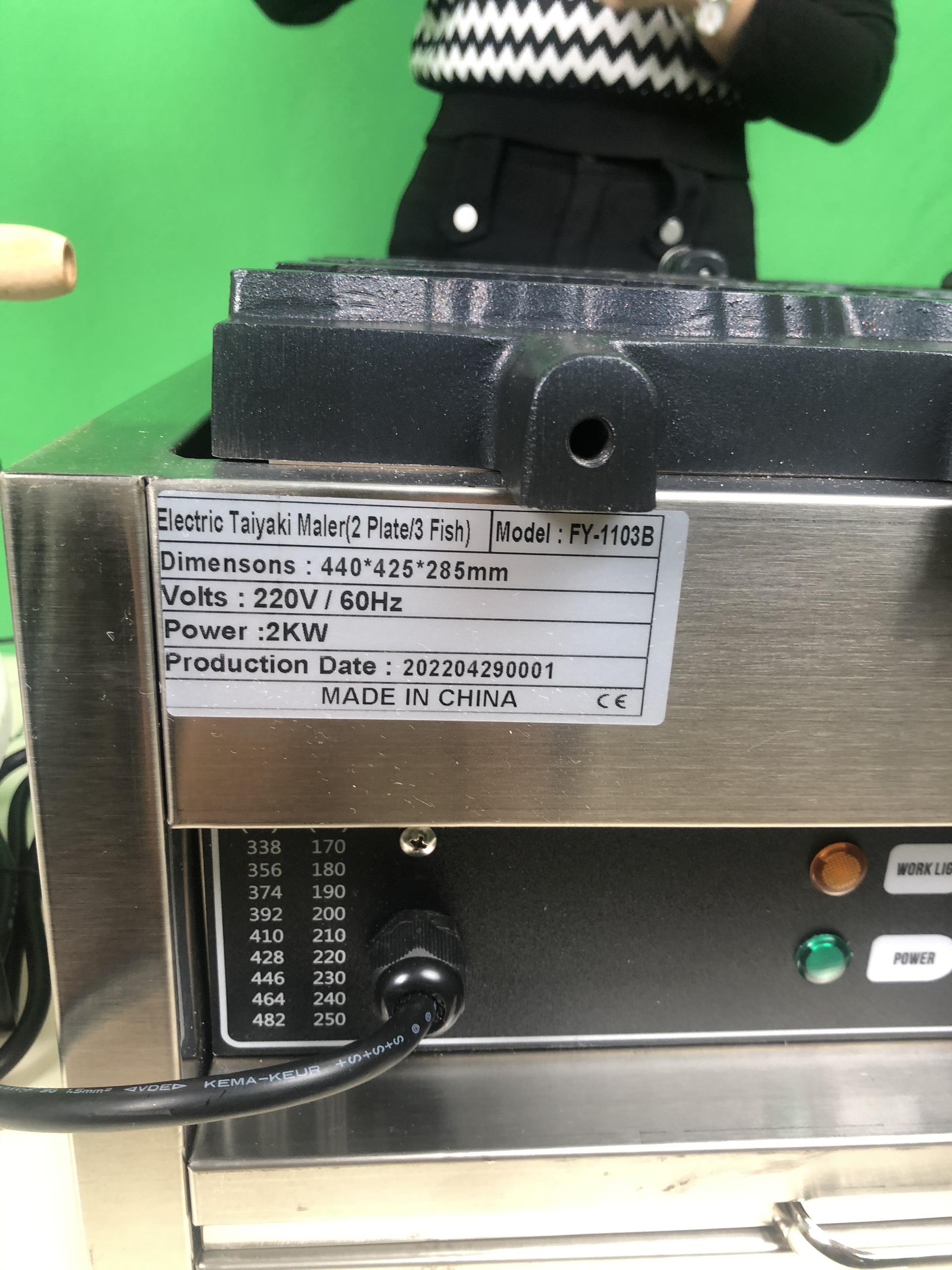 Máy làm bánh cá đựng kem- kem cá, bếp dùng điện