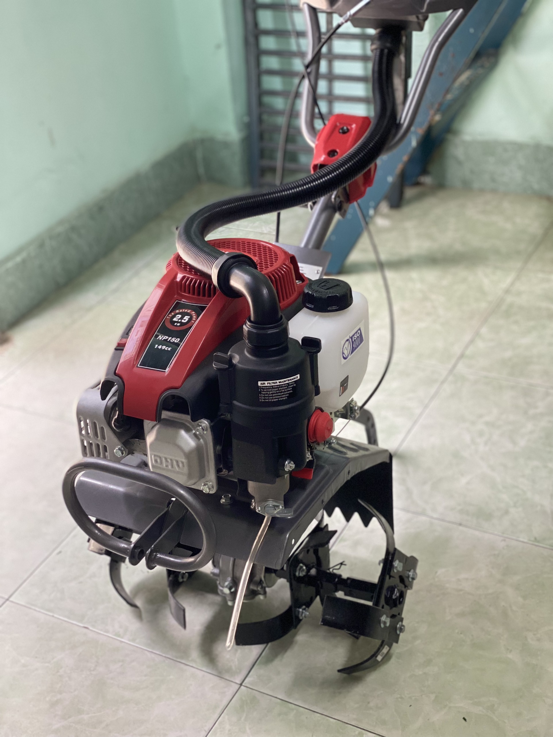 Máy xới đất mini 25kg nhỏ gọn nhưng cực khỏe YIKITO HD300A Japan.