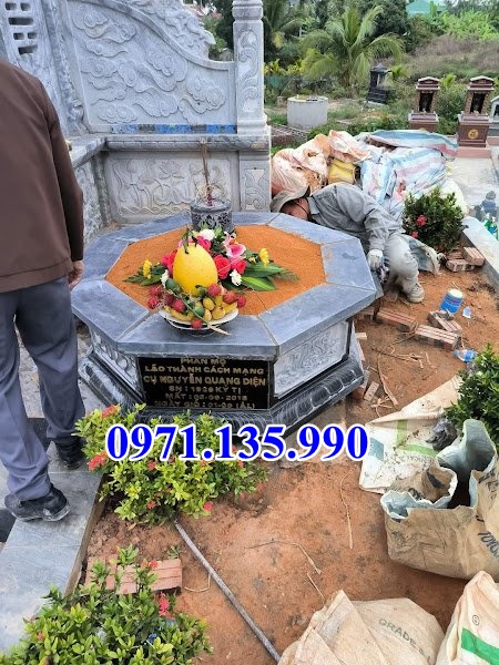 Mẫu mộ đá tự nhiên nguyên khối đẹp bán tại Hậu Giang