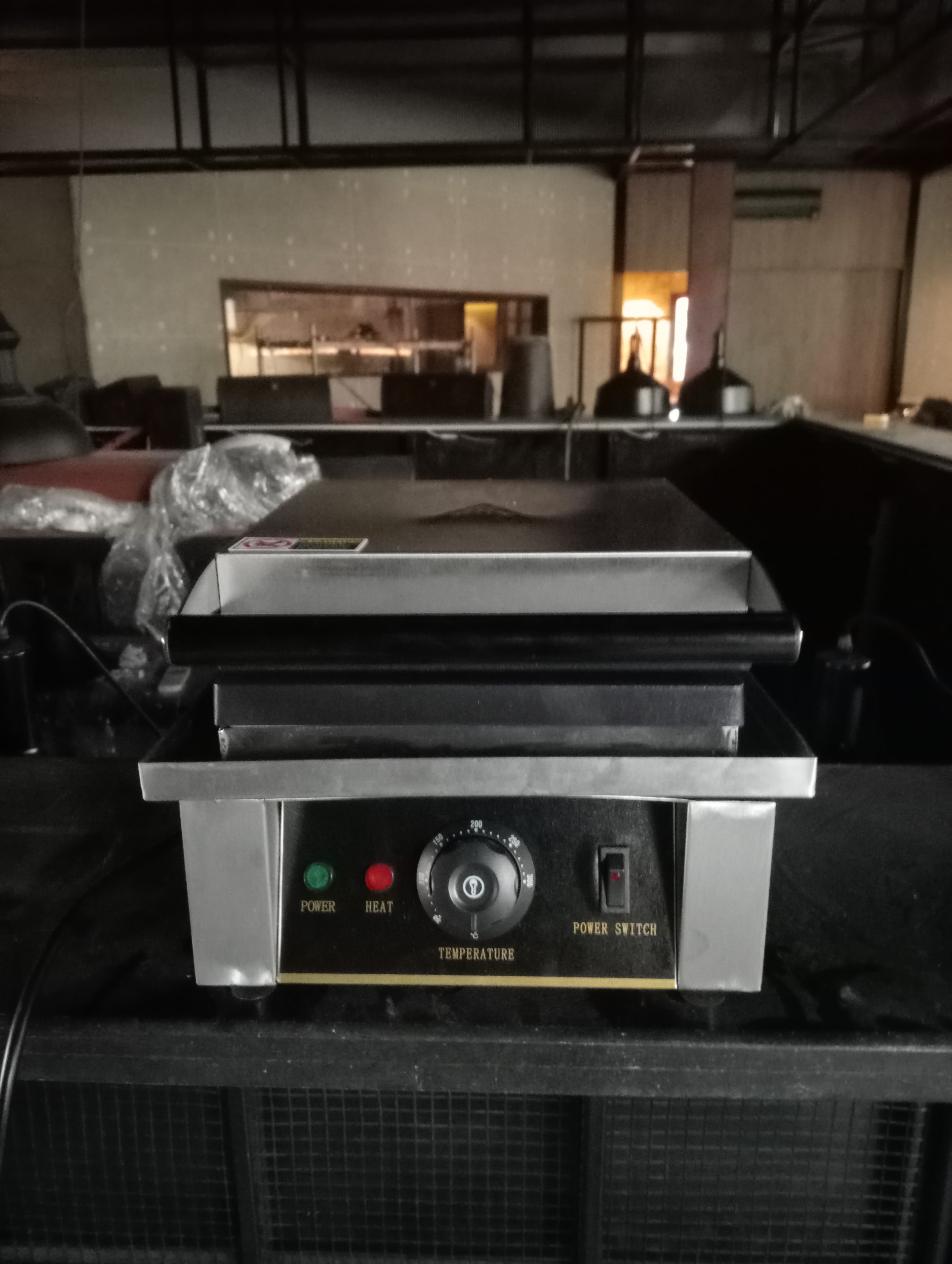 Mua deal tốt- hốt thêm quà.  máy làm bánh Waffle