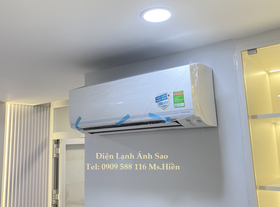 Máy lạnh treo tường Daikin FTKC25UAVMV/RKC25UAVMV - 1.0Hp
