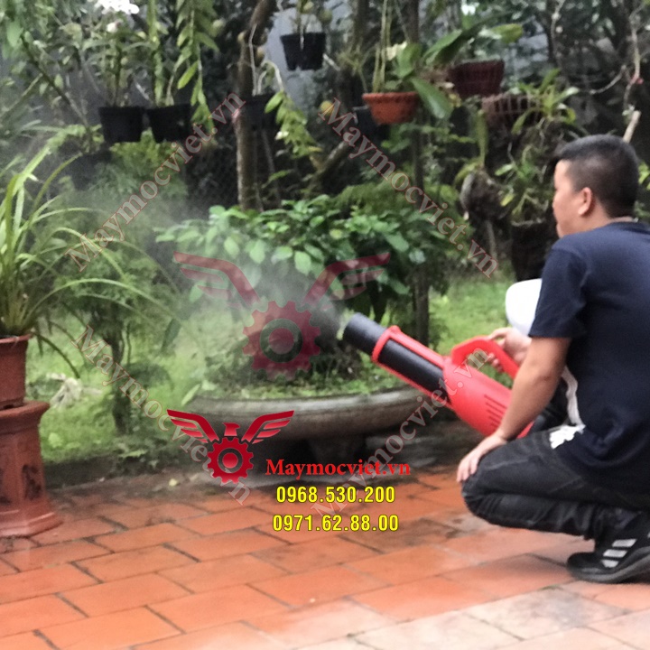 Máy phun thuốc trừ sâu bệnh cho Đầm Sen số 1 Thế Giới