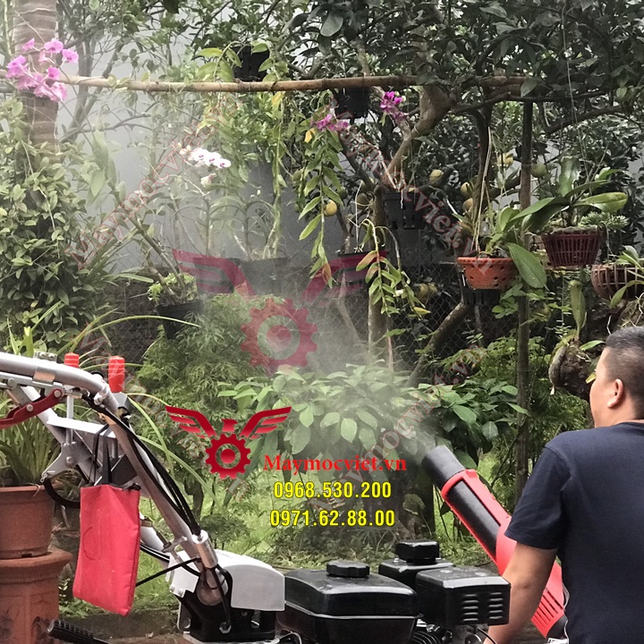 Máy phun thuốc trừ sâu bệnh cho Đầm Sen số 1 Thế Giới