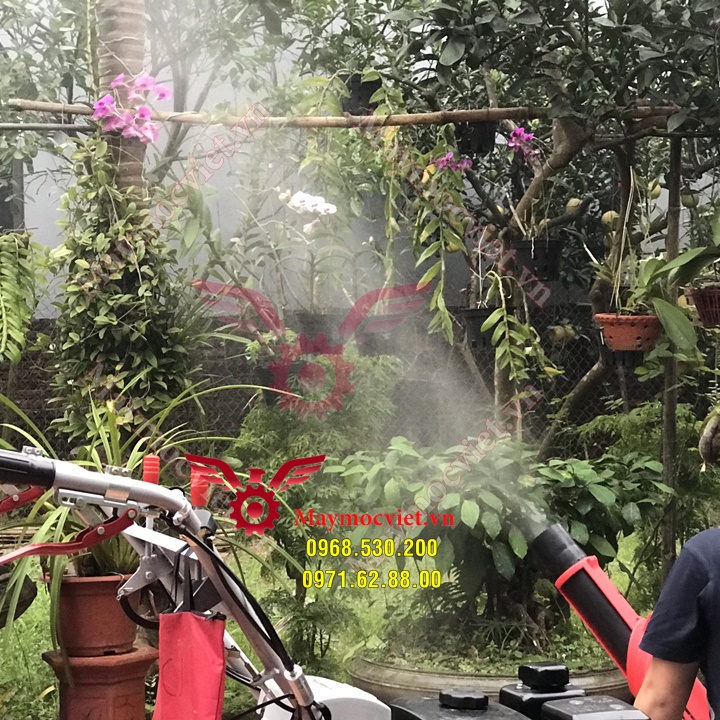 Máy phun thuốc trừ sâu bệnh cho Đầm Sen số 1 Thế Giới