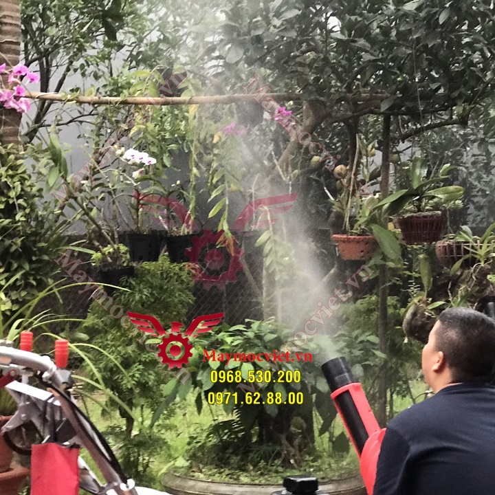Máy phun thuốc trừ sâu bệnh cho Đầm Sen số 1 Thế Giới