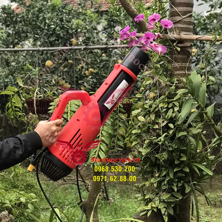 Máy phun thuốc trừ sâu bệnh cho Đầm Sen số 1 Thế Giới