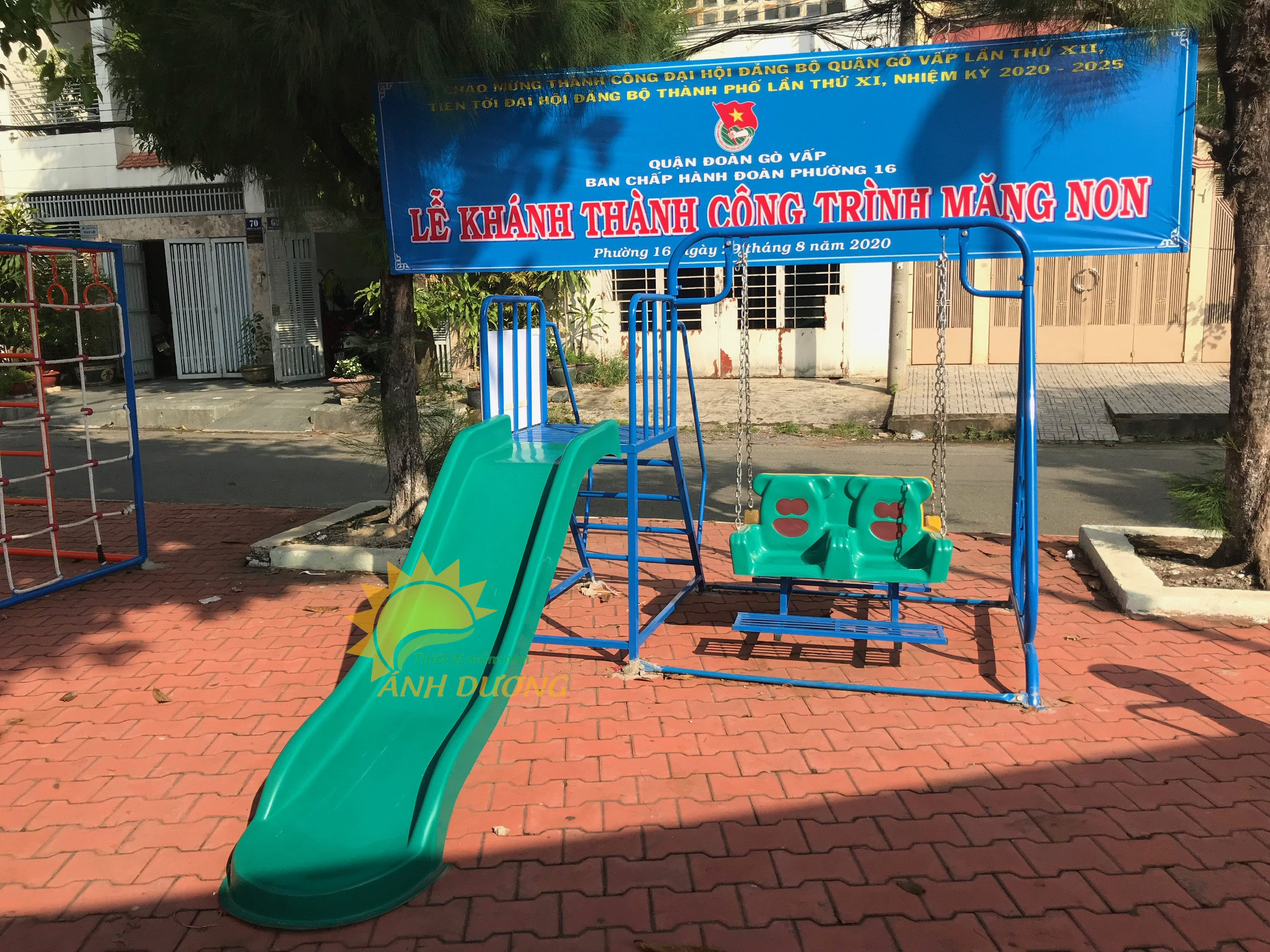 Xích đu trẻ em cho trường mầm non, khu vui chơi, quán cafe