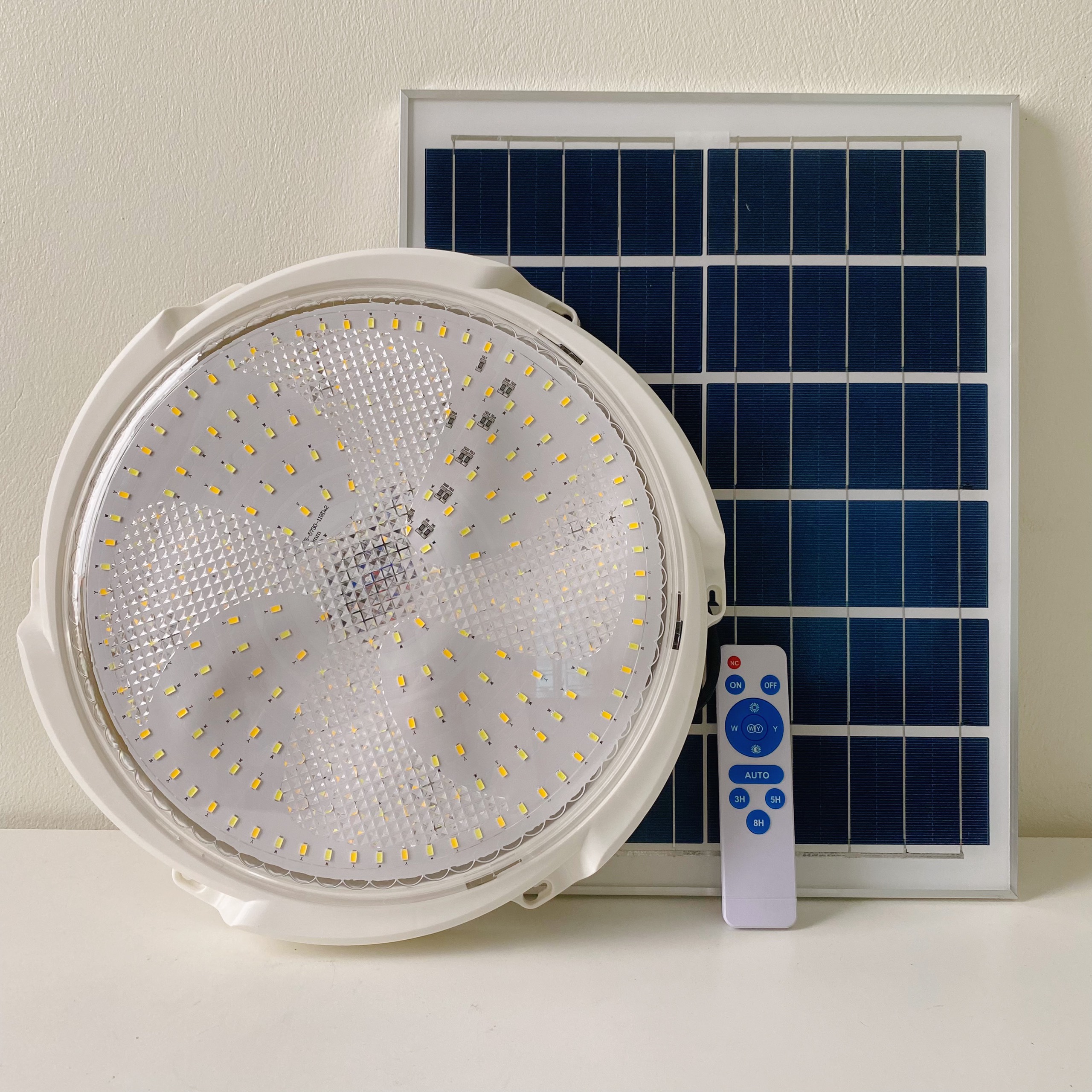 Đèn năng lượng mặt trời ốp trần xoáy 400W, kèm điều khiển từ xa
