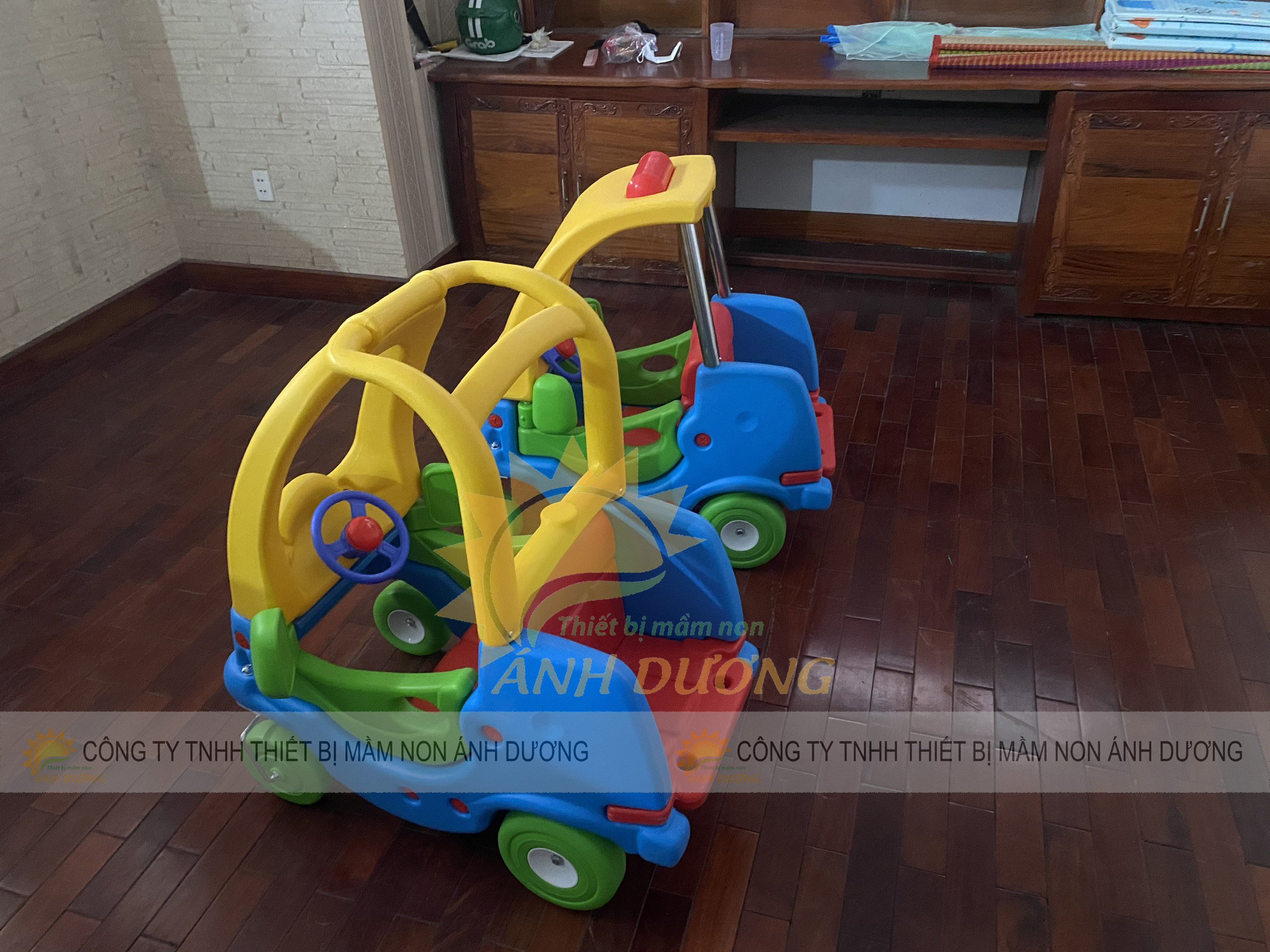 Xe chòi chân ô tô dành cho trẻ em giá rẻ, chất lượng cao
