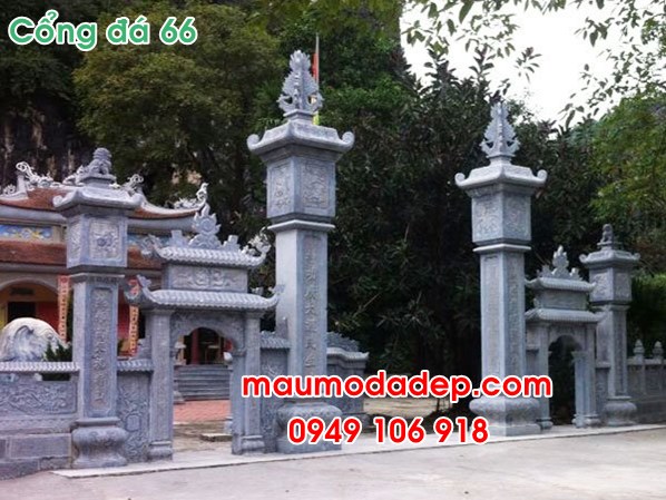 Cổng tam quan chùa bằng đá.