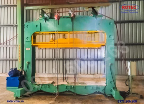 Máy cắt cuộn giấy thủy lực Rotec Việt Nam