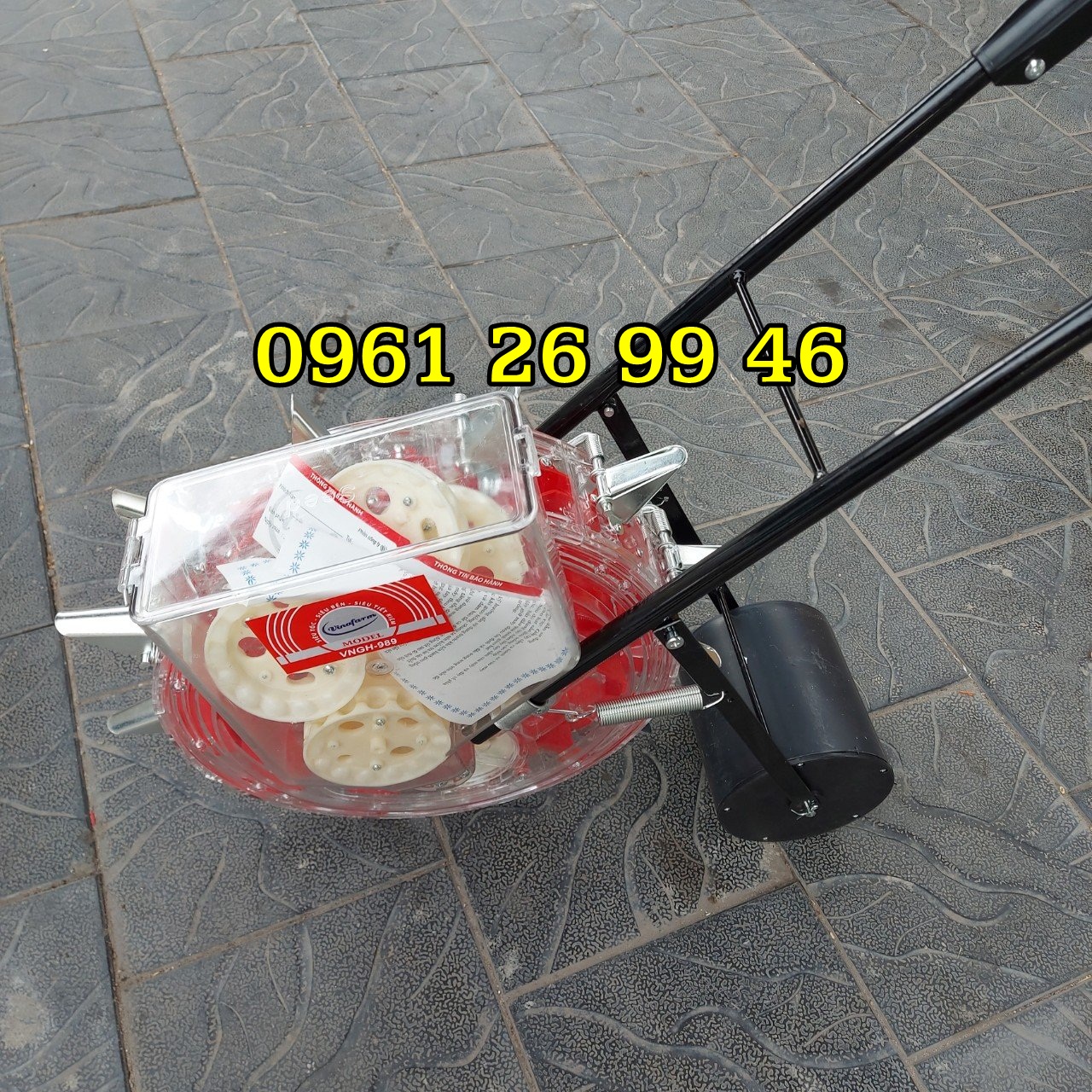 Máy tra hạt ngô, hạt đậu, máy gieo hạt 12 mỏ 1 hàng đẩy tay