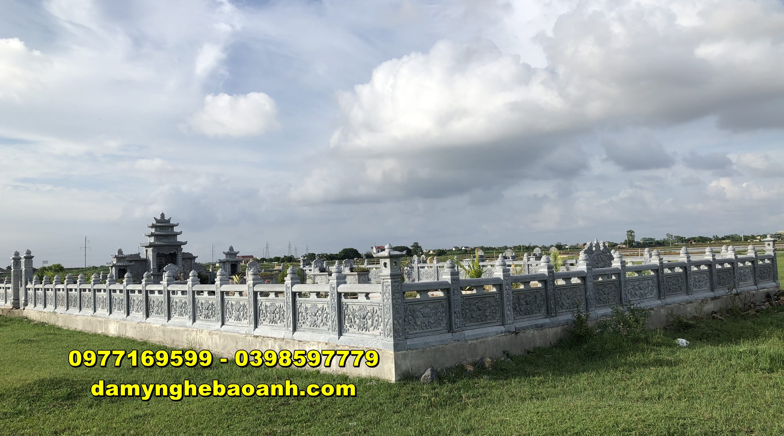 xây khuôn viên lăng mộ đá cao cấp được lắp tại hậu giang