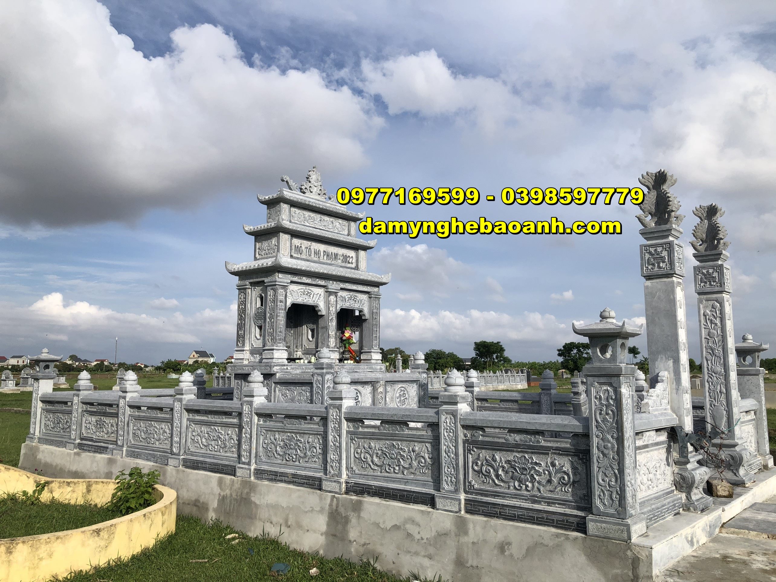 xây khuôn viên lăng mộ đá cao cấp được lắp tại hậu giang