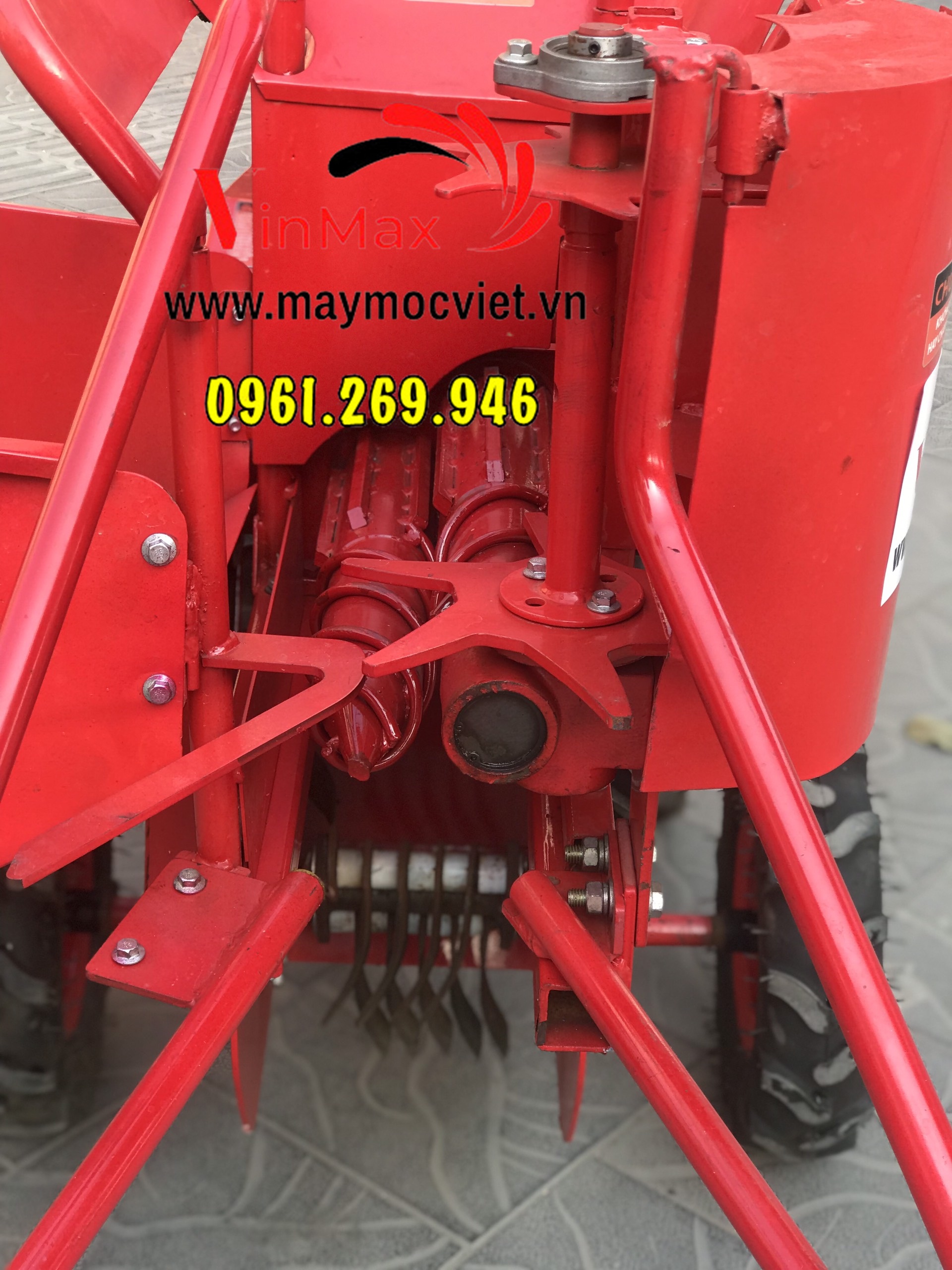 Máy thu hoạch ngô Oshima THB-1C băm cây, bẻ bắp