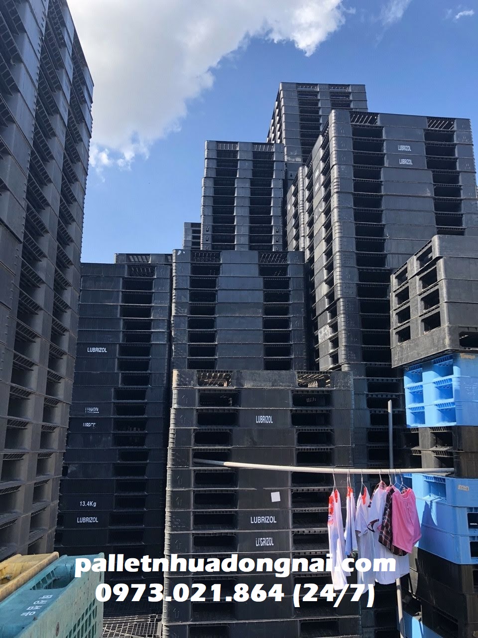 Pallet nhựa cũ giá rẻ - pallet nhựa thanh phát