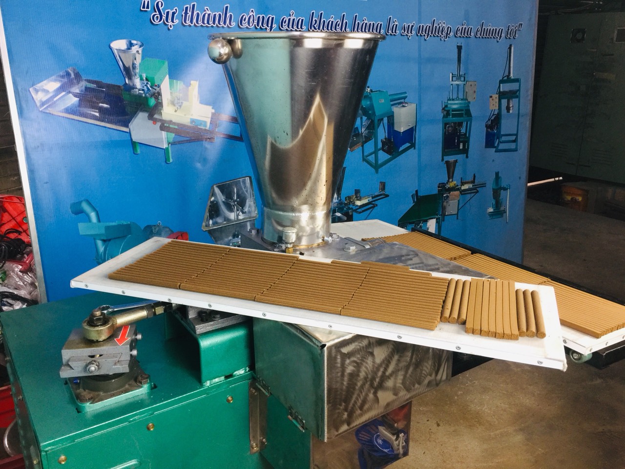 Máy làm nhang không tăm ngải cứu, nhang vuông,tròn