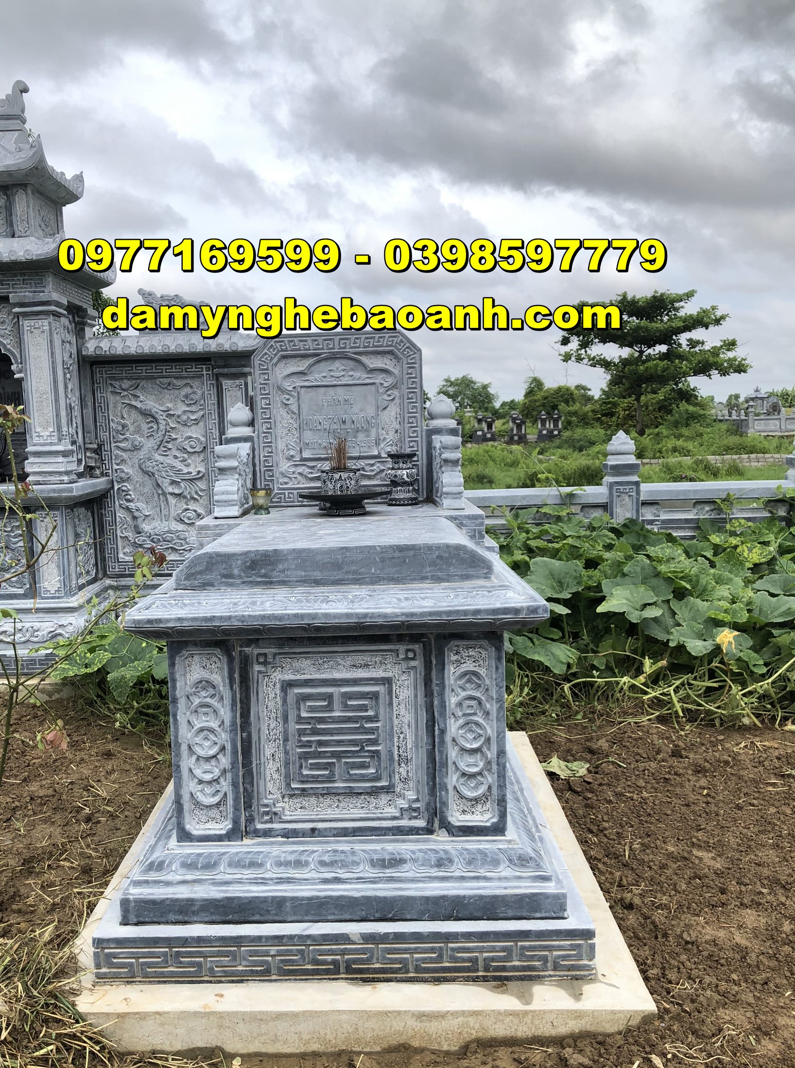 mộ đá thờ đơn bằng đá tự nhiên đẹp nhất hiện tại ct005