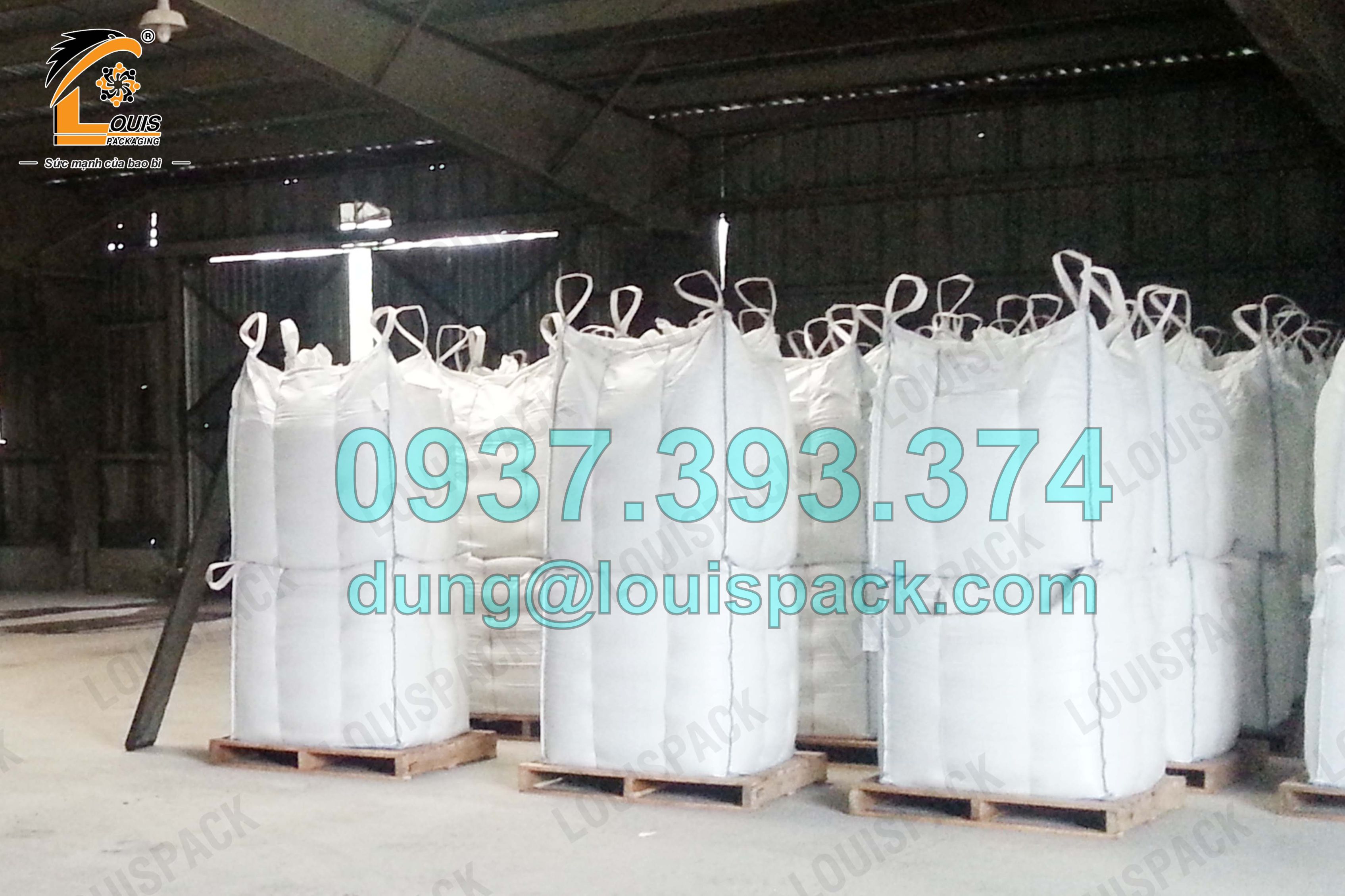 Bao Jumbo đựng 1 tấn hạt nhựa xuất khẩu, lưu kho