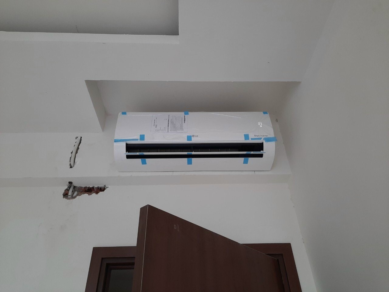 Điều hòa gắn tường LG - xuất xứ Thái Lan 2023