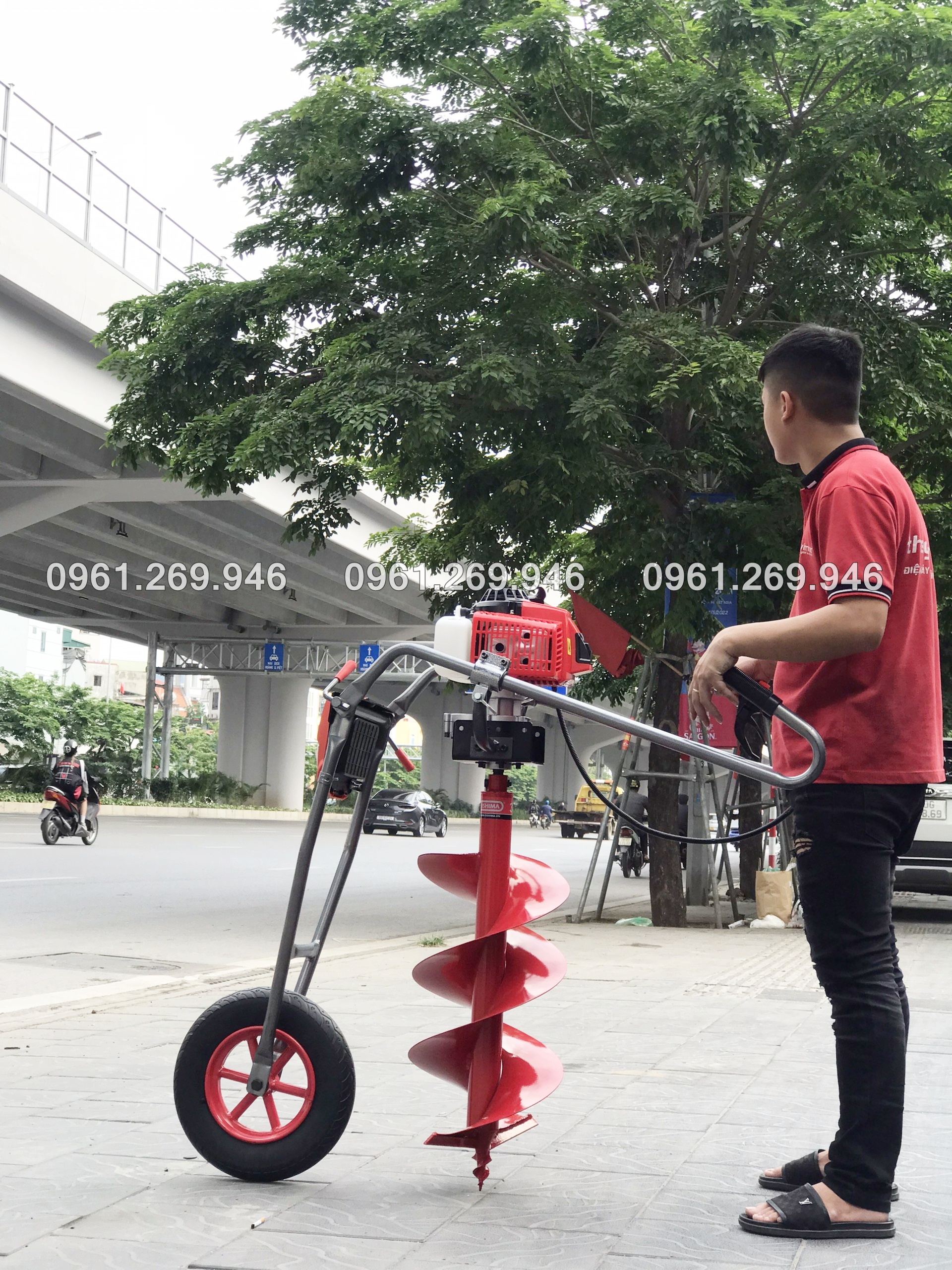 Máy khoan đất có bánh xe đẩy Mitsubishi TB43 tặng kèm mũi khoan 150mm