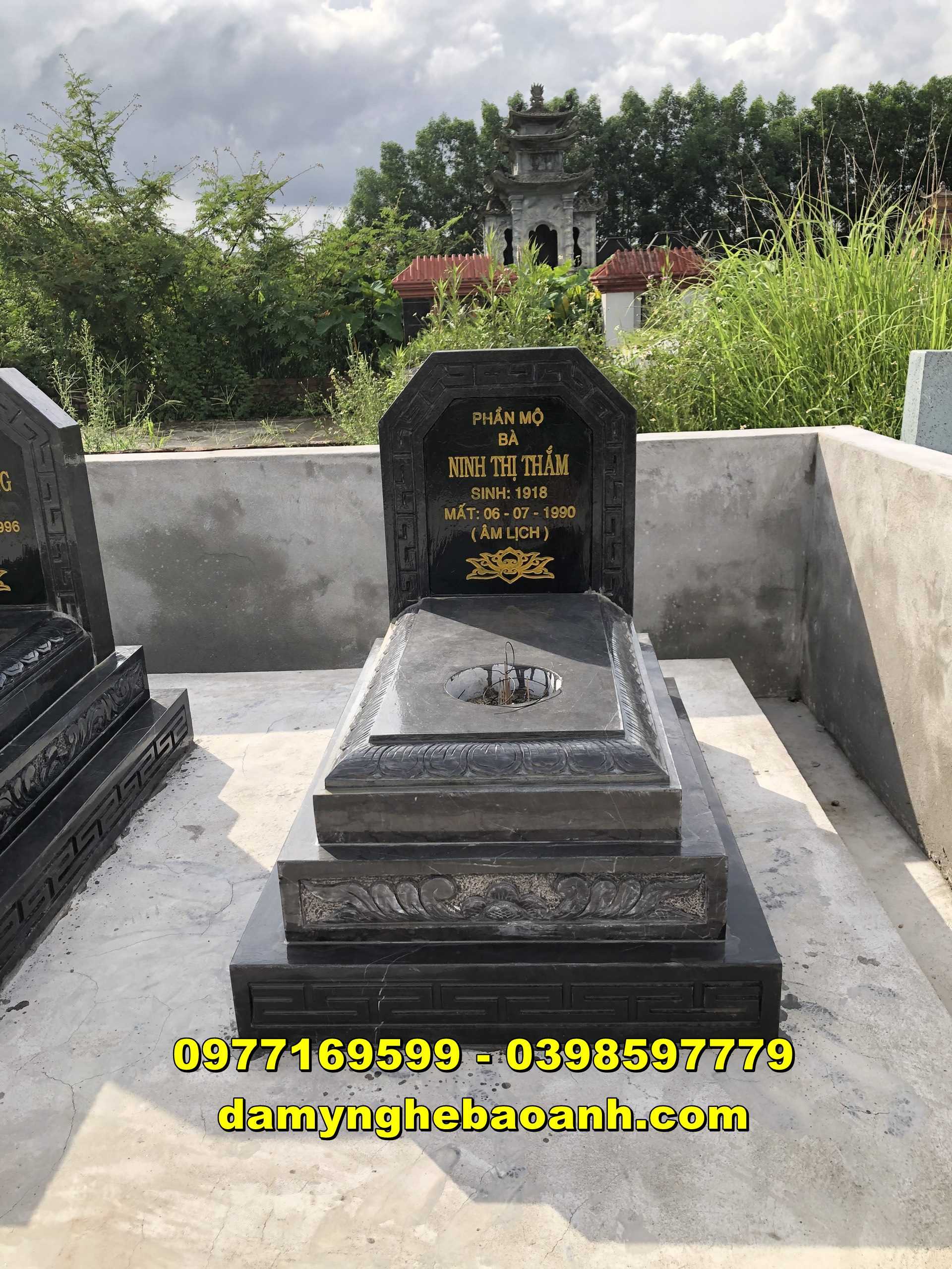 chụp mộ đá tam cấp bằng đá xanh rêu cho ông bà tại hà nội