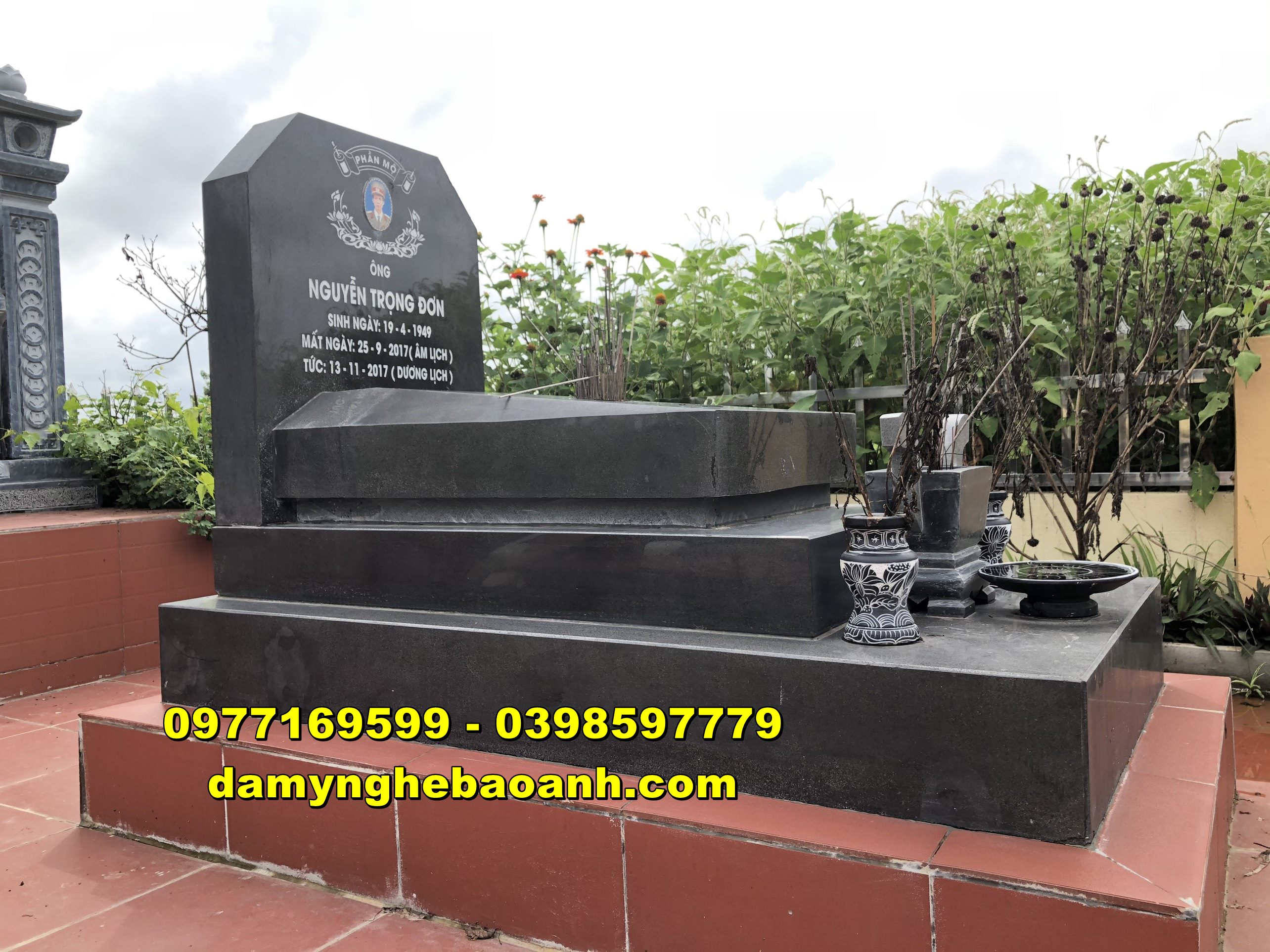chụp mộ đá tam cấp bằng đá xanh rêu cho ông bà tại hà nội