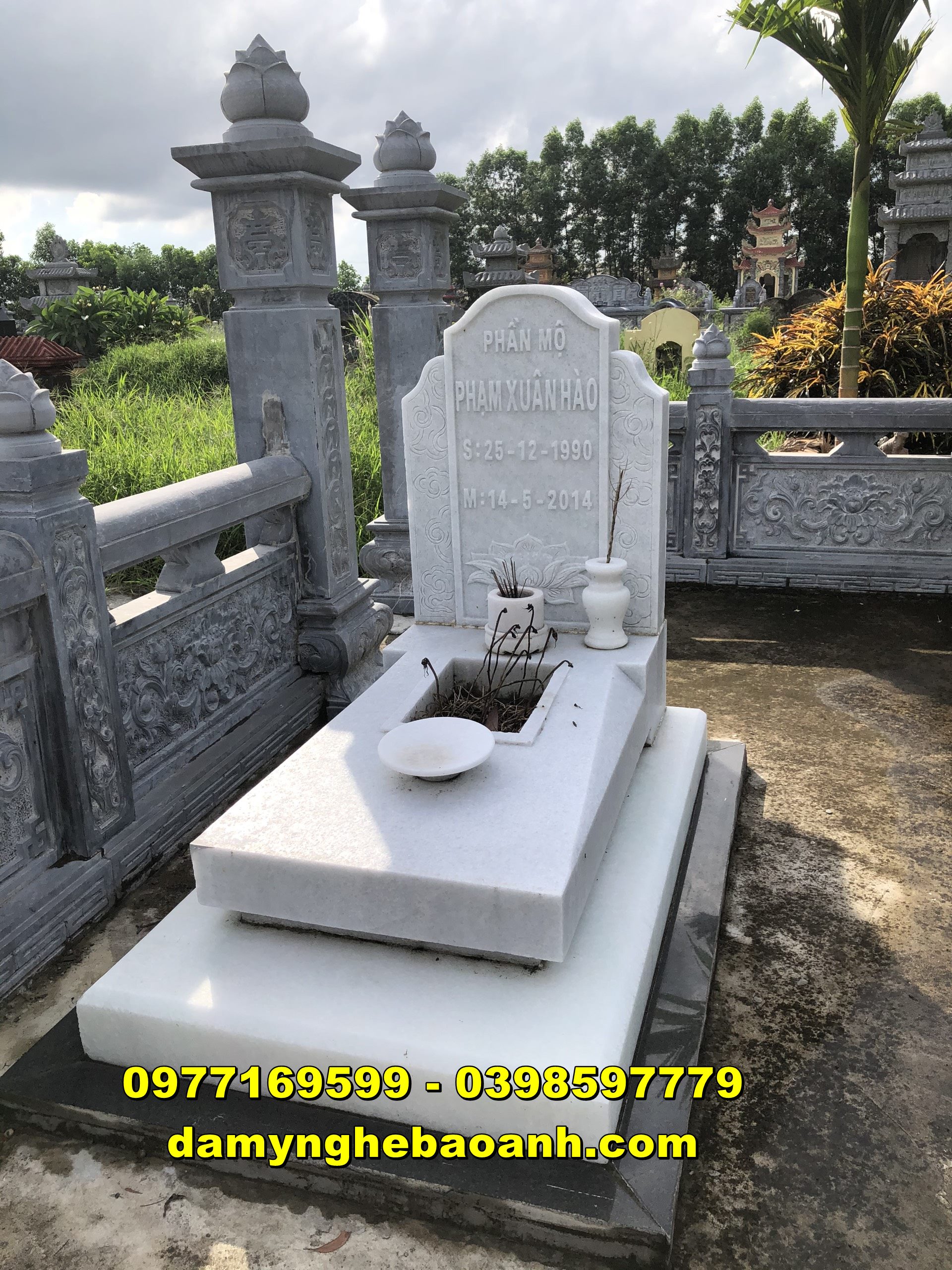 mộ tam cấp bằng đá trắng đẹp được chế tác tại ninh bình ct003