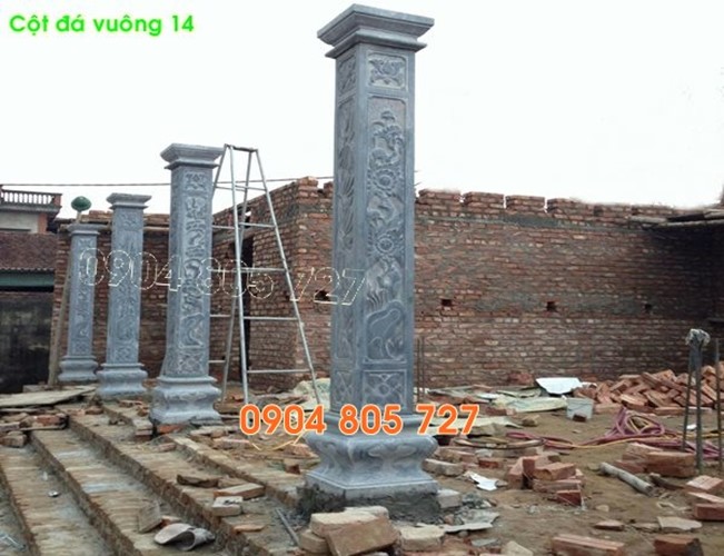 Mẫu cột đá vuông hiên nhà thờ.