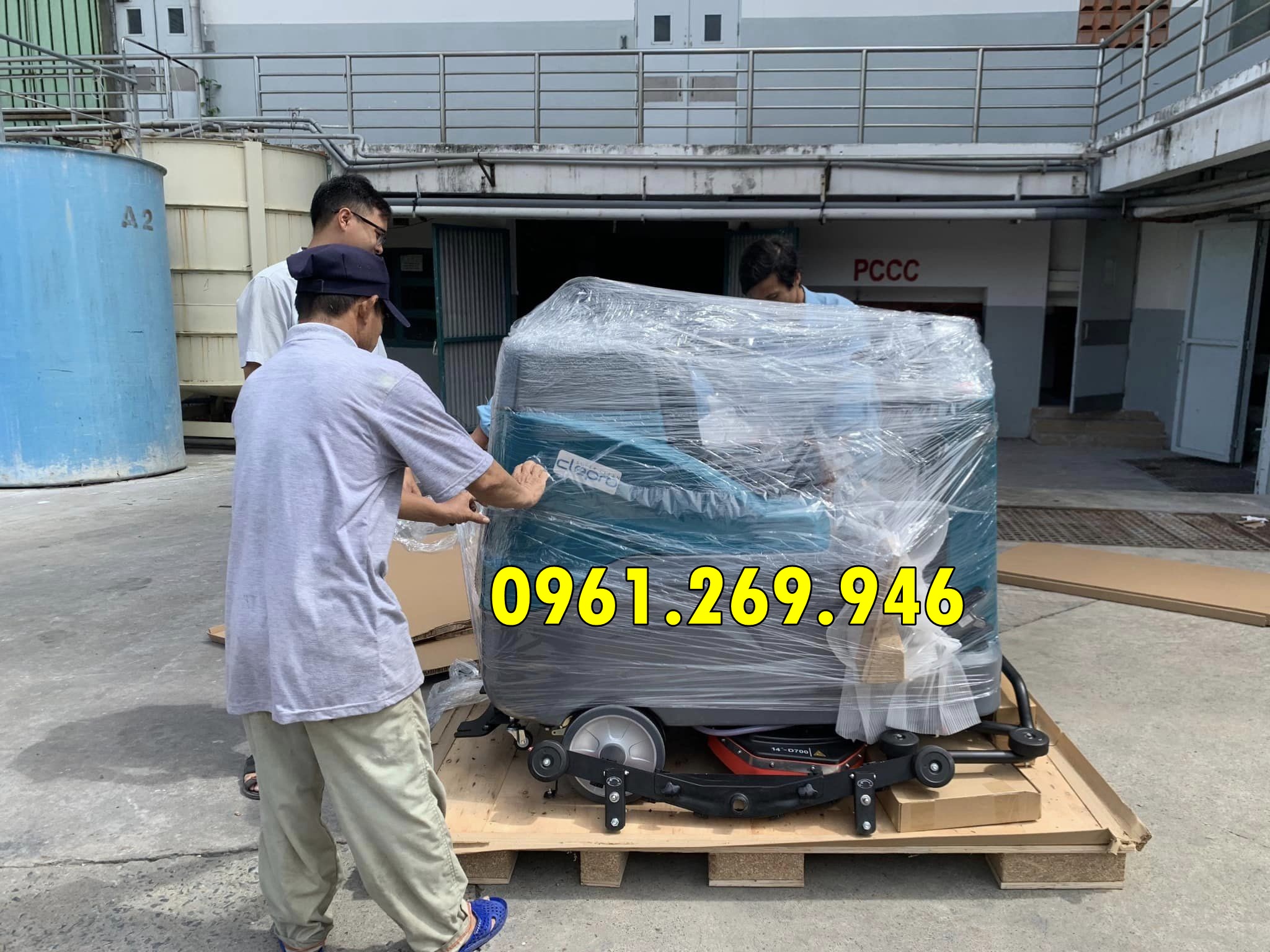 Máy chà sàn ngồi lái chạy acquy Clepro C100B