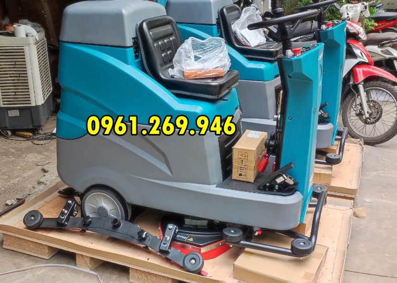 Máy chà sàn ngồi lái chạy acquy Clepro C100B