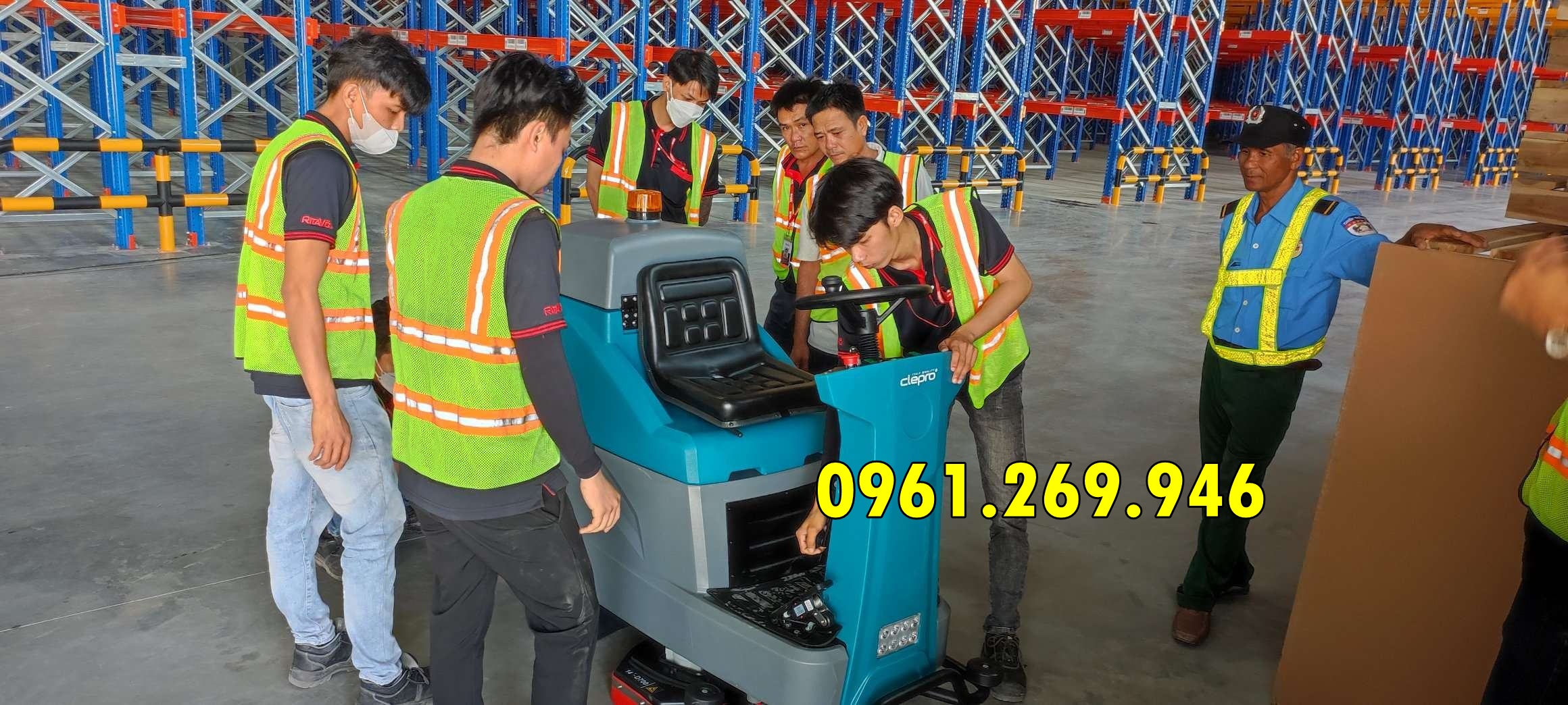 Máy chà sàn ngồi lái chạy acquy Clepro C100B